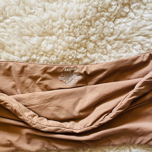 SKIMS Bandeau Strapless Bra Size Medium - Picture 3 of 4